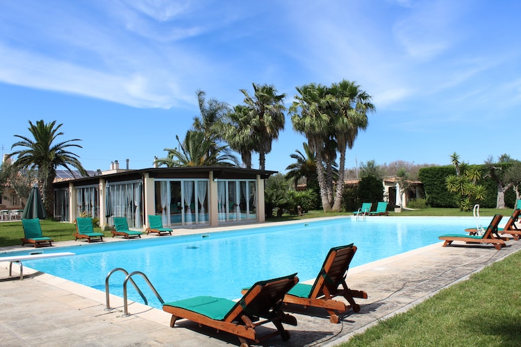 Charmant vakantiehuis in Matino met zwembad