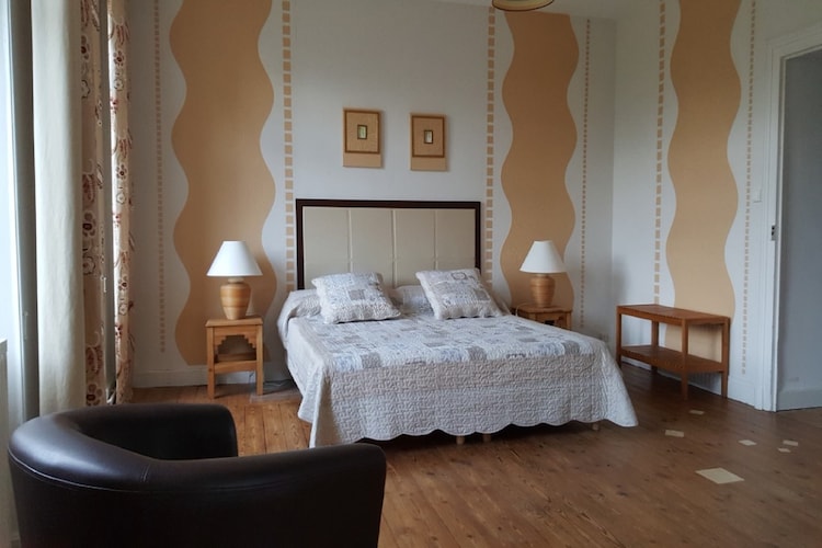 Très joli gîte de l'Etang avec son étang