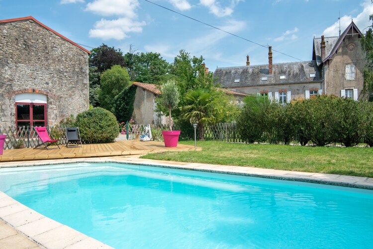 Très joli gîte de l'Etang avec son étang