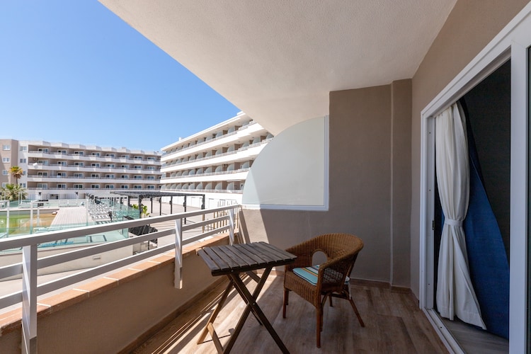 Wavehouse Freedom Blue - First Line Apartment