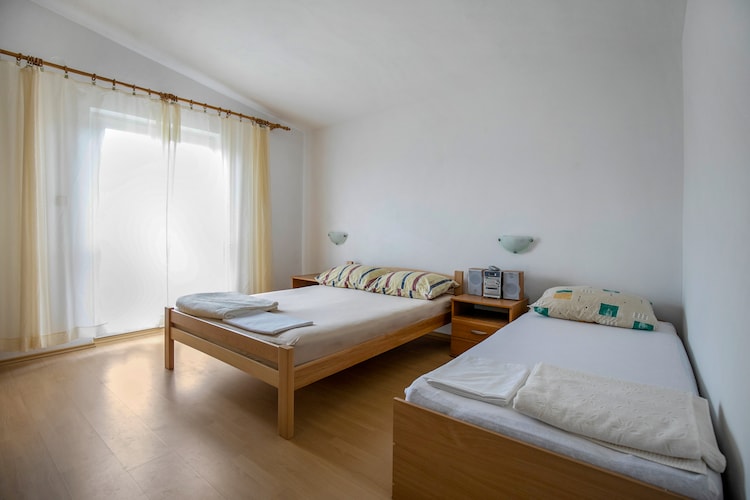 Simple Apartment Krneza 2