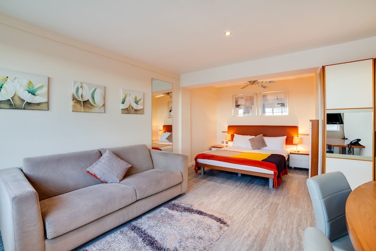 Flat 605 - Roland House - Studio Apartment