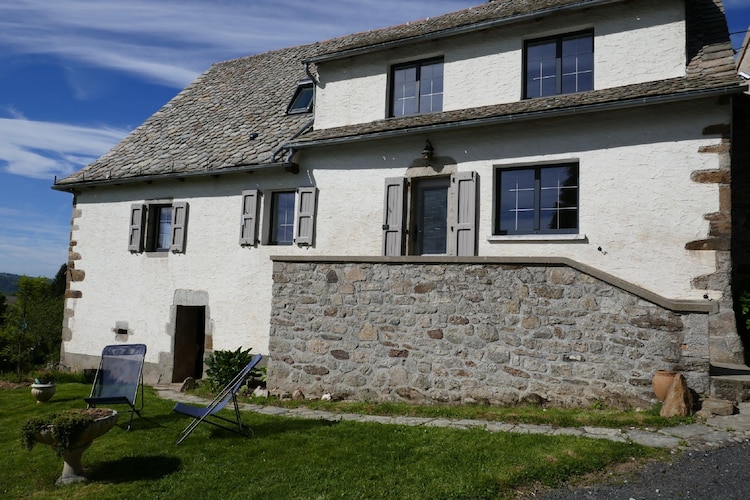 Authentieke gîte in Sansac-Veinazès met uitzicht