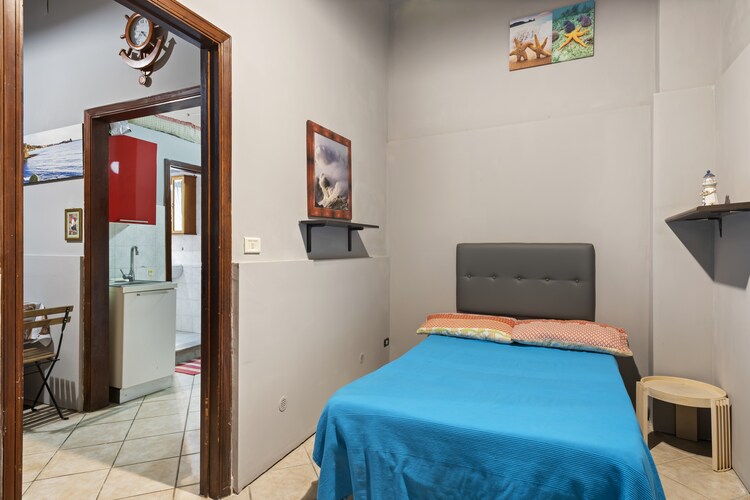 Typisch appartement in Acritrezza bij zee