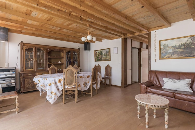 Karakteristiek vakantiehuis in Mira vlak bij de kust