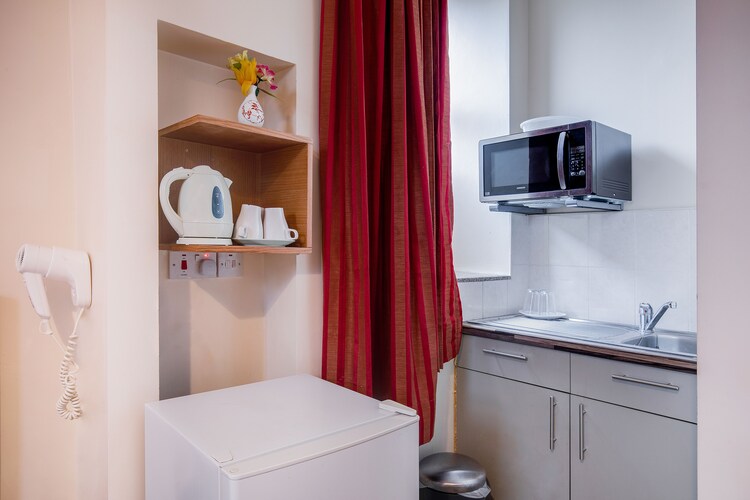 FLAT 2- GROVE APARTMENTS