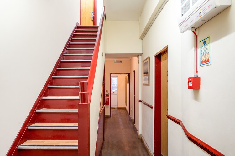 FLAT 2- GROVE APARTMENTS