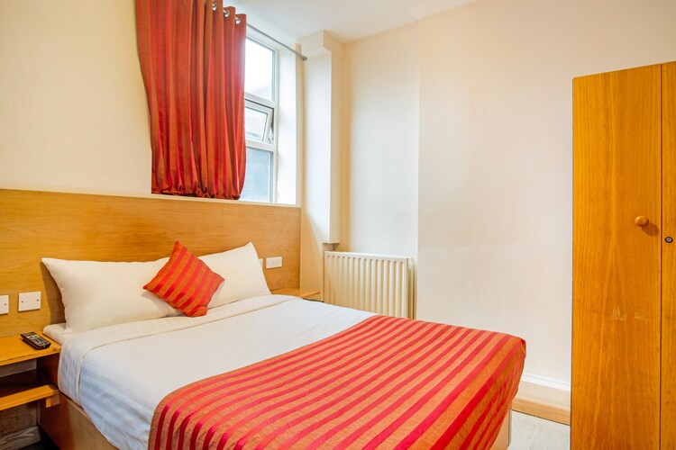 FLAT 3 - GROVE APARTMENTS