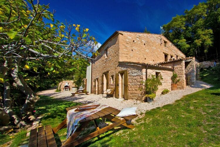Vakantiehuizen Italie | Marche | Vakantiehuis te huur in Acqualagna met zwembad  met wifi 5 personen