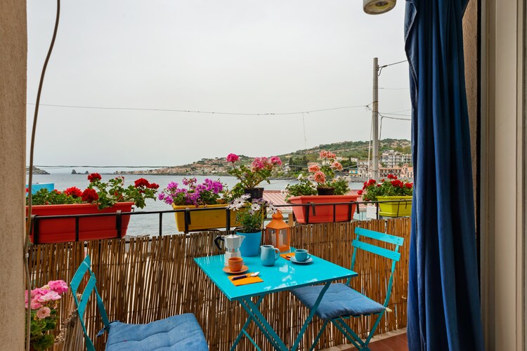 capomulini Apartment sea front