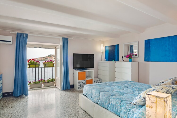 capomulini Apartment sea front