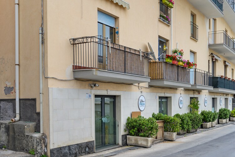 capomulini Apartment sea front