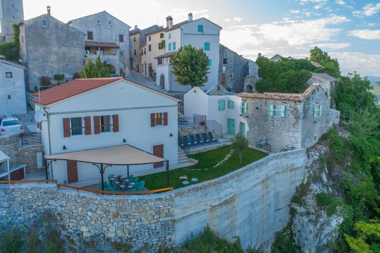 Villa Paola With Roof-Pool In Central Istria
