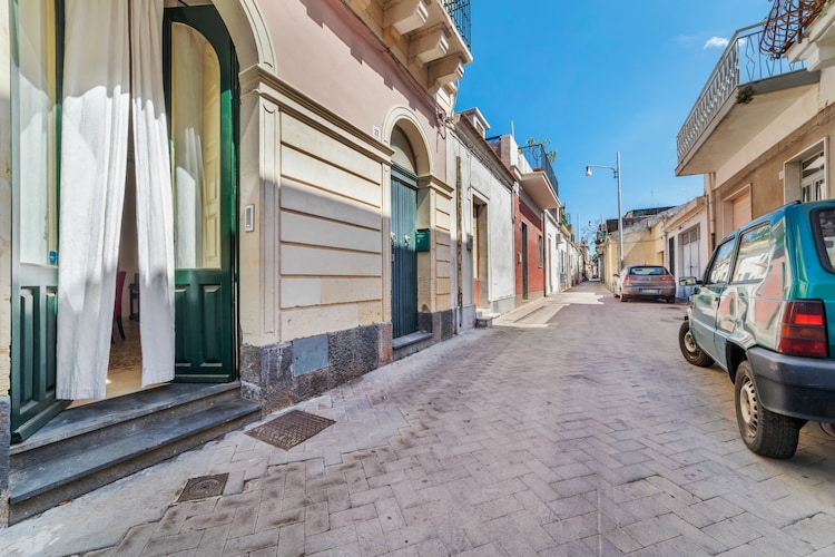 Dipino Cantastorie House