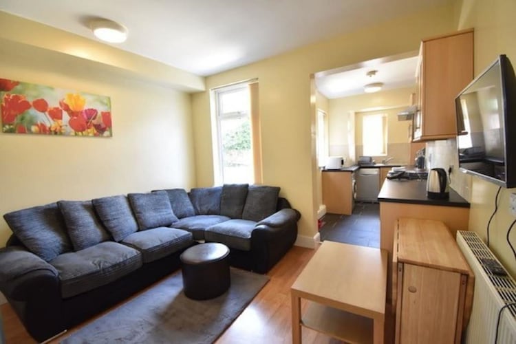 Beautifully Big 5 Bedroom House