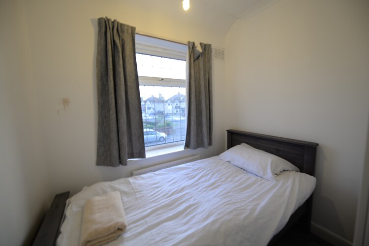 4 Bedroom - 05 Miles For Coventry Train Station