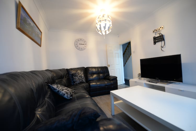 4 Bedroom - 05 Miles For Coventry Train Station