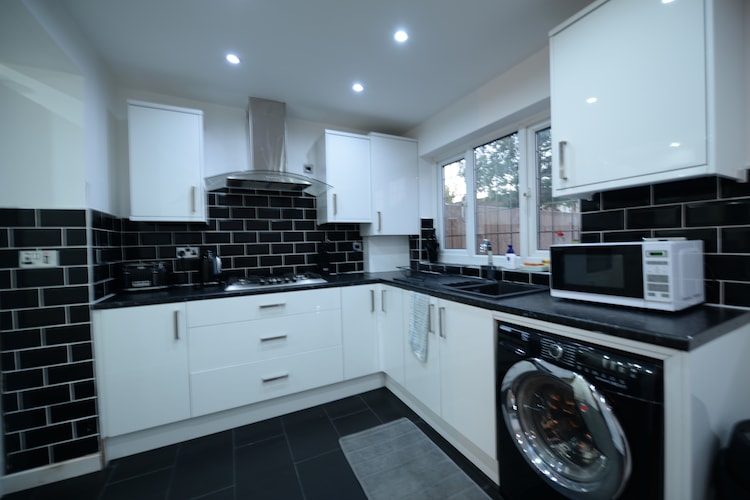 4 Bedroom - 05 Miles For Coventry Train Station