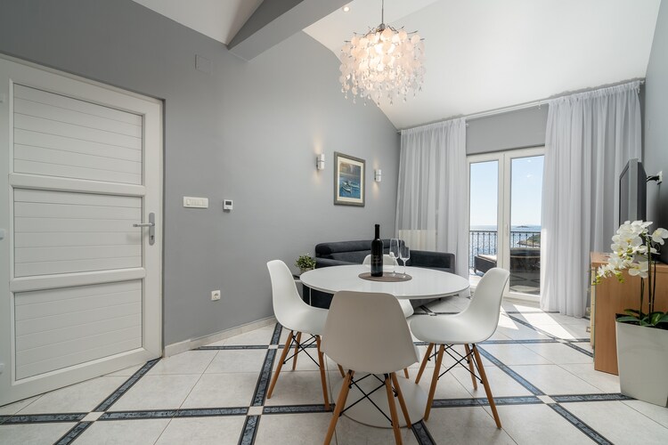 Villa Sine on the Beach in Vinisce