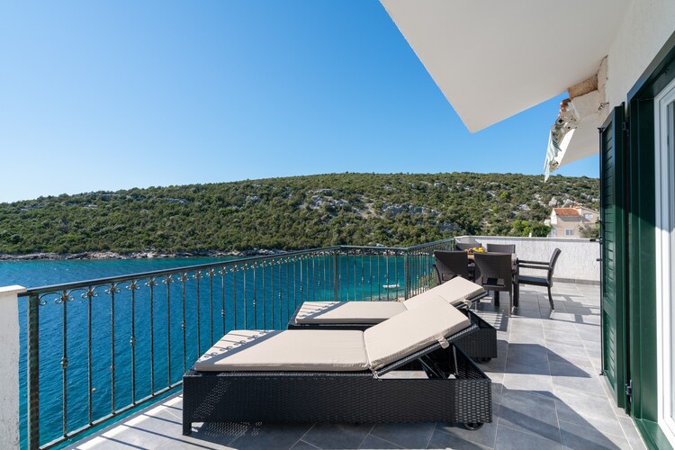 Villa Sine on the Beach in Vinisce