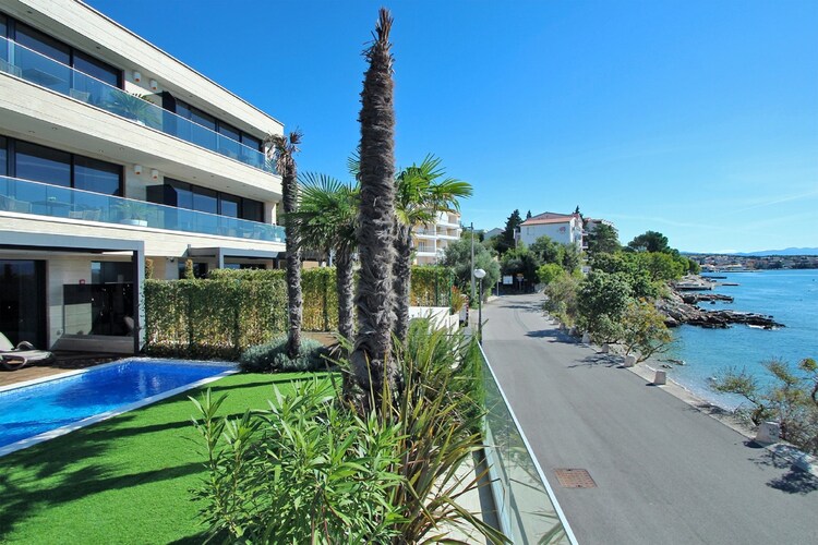 Luxe Apartment met twee slaapkamers en uitzicht op zee in Crikvenica