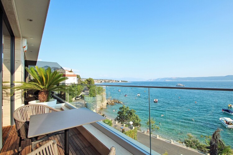Apartment voor 4 personen met privé zwembad en zeezicht in Crikvenica
