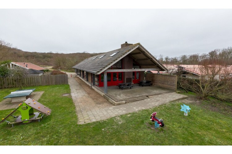 Uniek familie huis onderaan de duinen dichtbij het centrum van Zoutelande