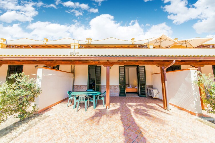 Aangenaam appartement in Campofelice di Roccella met zwembad
