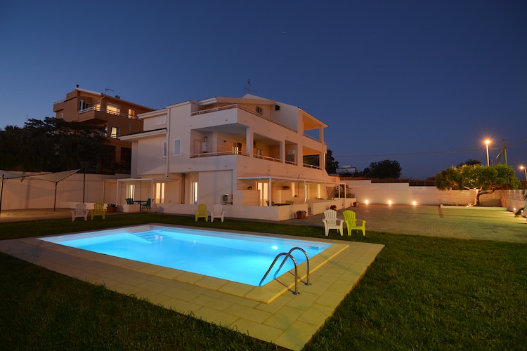 Prachtig Apartment in Marina di Ragusa met gedeeld zwembad