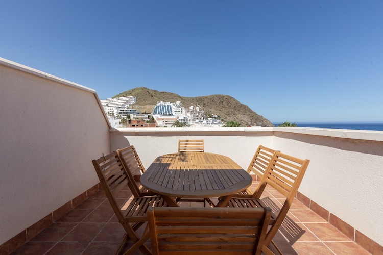 Chalet adosado frente al mar