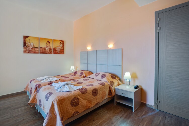Lassia Studio 12 mit Poolblick