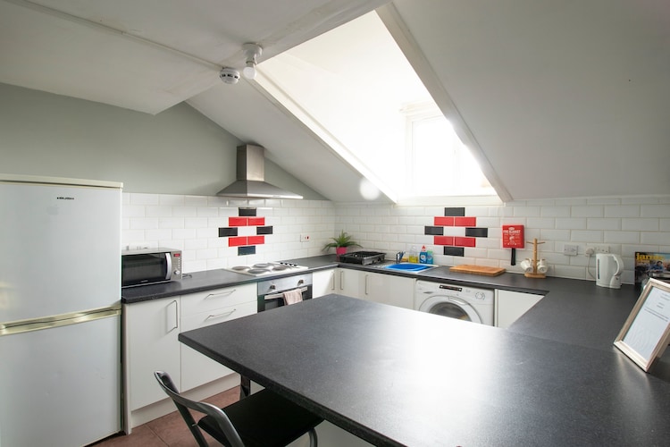 Old Trafford Apartment sleeps 6