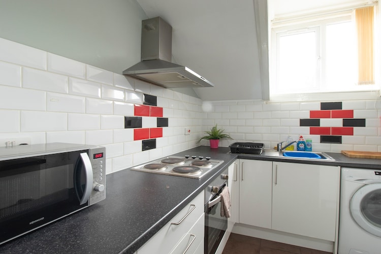 Old Trafford Apartment sleeps 6