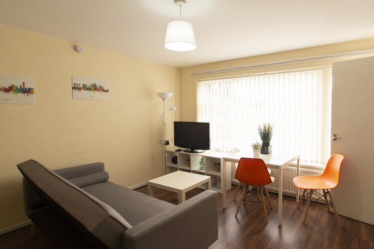 1 Bed 1 Dbl 2nd Floor Old Trafford Manchester