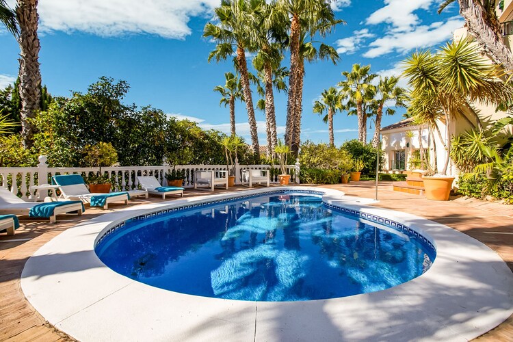 Gorgeous House In Alhaurin El Grande