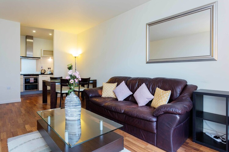 Flat 10-Discovery Dock West 2 Bed