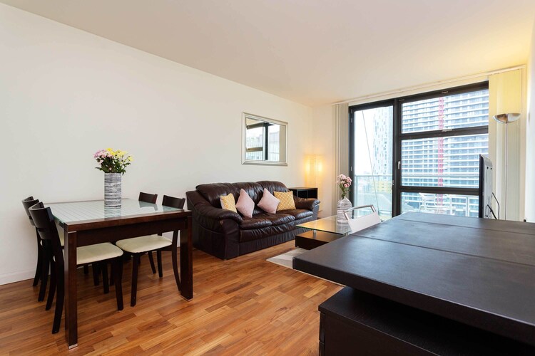 Flat 10-Discovery Dock West 2 Bed