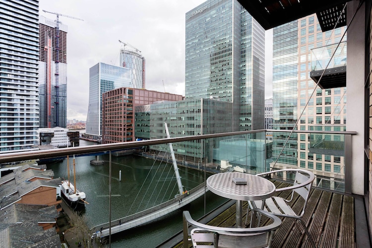 Flat 2- Discovery Dock West 2 Bed