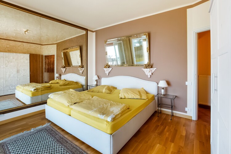 Villa Panoramica con terrazzo e giardino di inverno sul Lago Maggiore