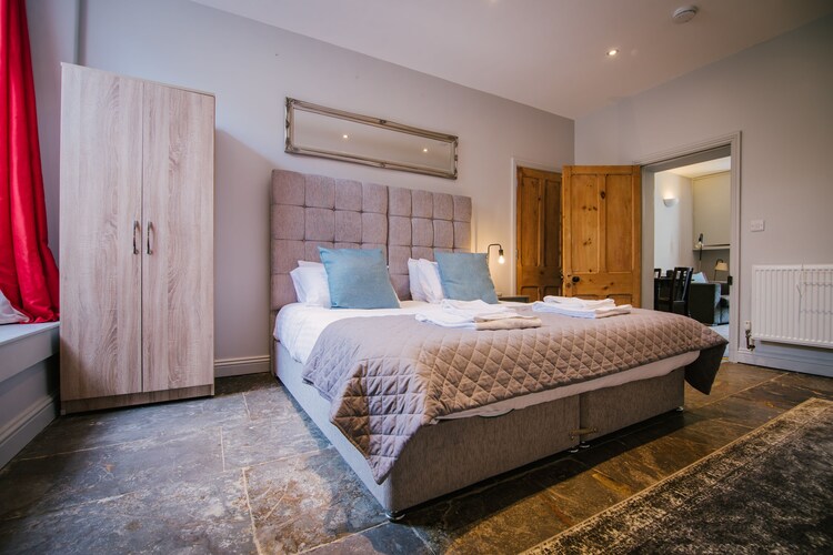 Stonehouse Apartment