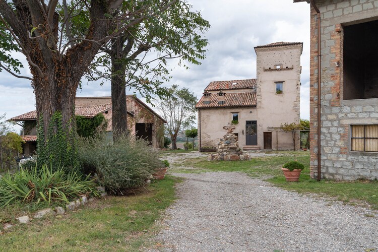 Heerlijk vakantiehuis in Modena met een tuin
