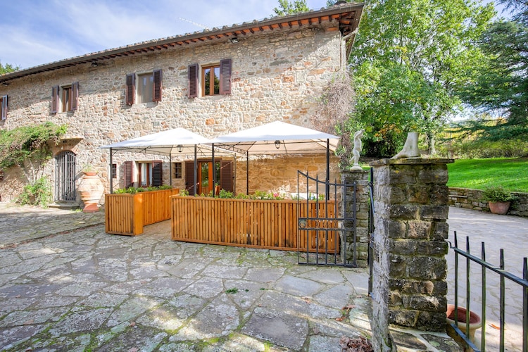 Heerlijk appartement in Greve in Chianti met zwembad