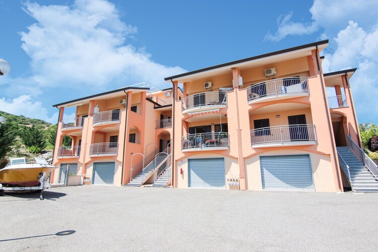 Sfeervol Apartment in Marina di Mandatoriccio met uitzicht