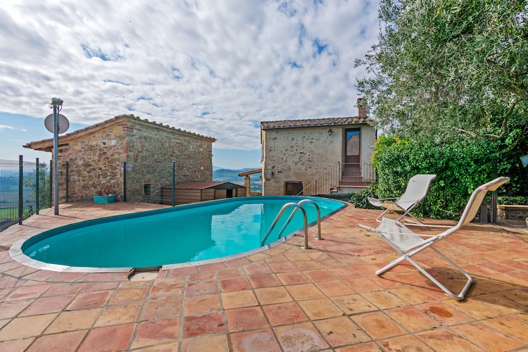 Heerlijk vakantiehuis in Corciano met een zwembad
