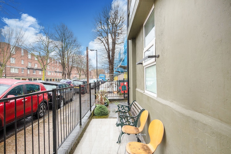 Flat 5- Grove Apartments