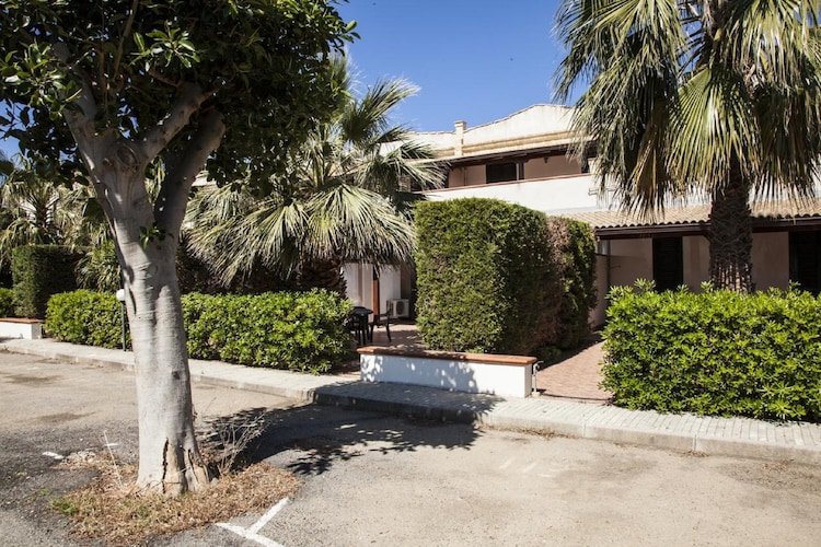 Mooi appartement in Campofelice di Roccella vlak bij de zee