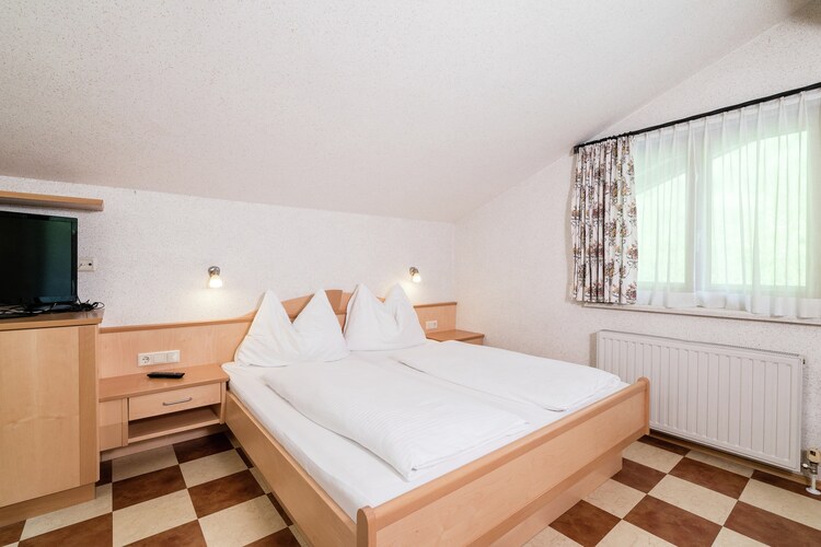 AT-5700-105 apartment jürgen fmne