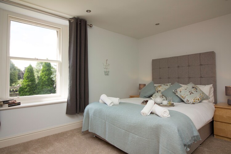 CHATSWORTH Beeches Apt 3