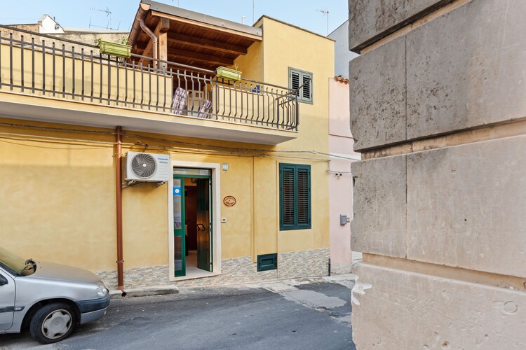 Aangenaam vakantiehuis in Noto met een terras