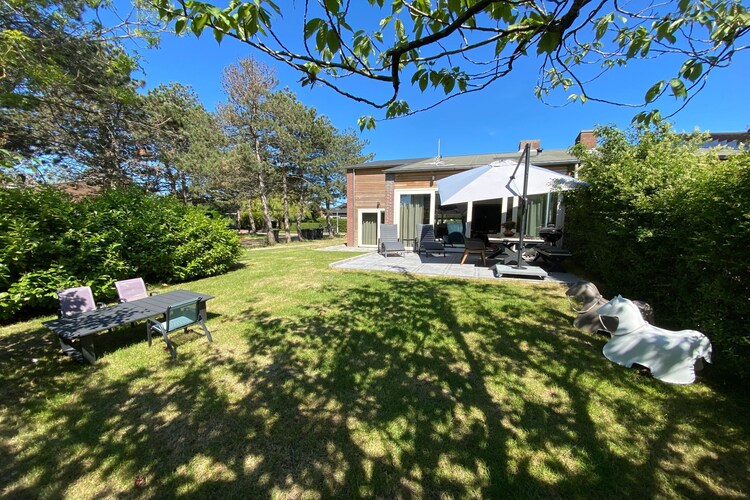 Sfeervol vakantie huis, zonnige tuin, 150 meter van strand